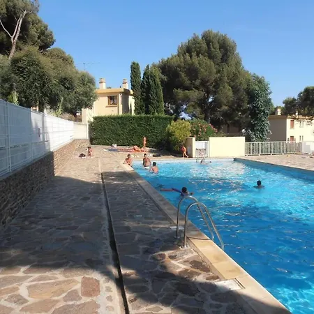 Recent T3 In With Swimming Pool In La Faviere *
